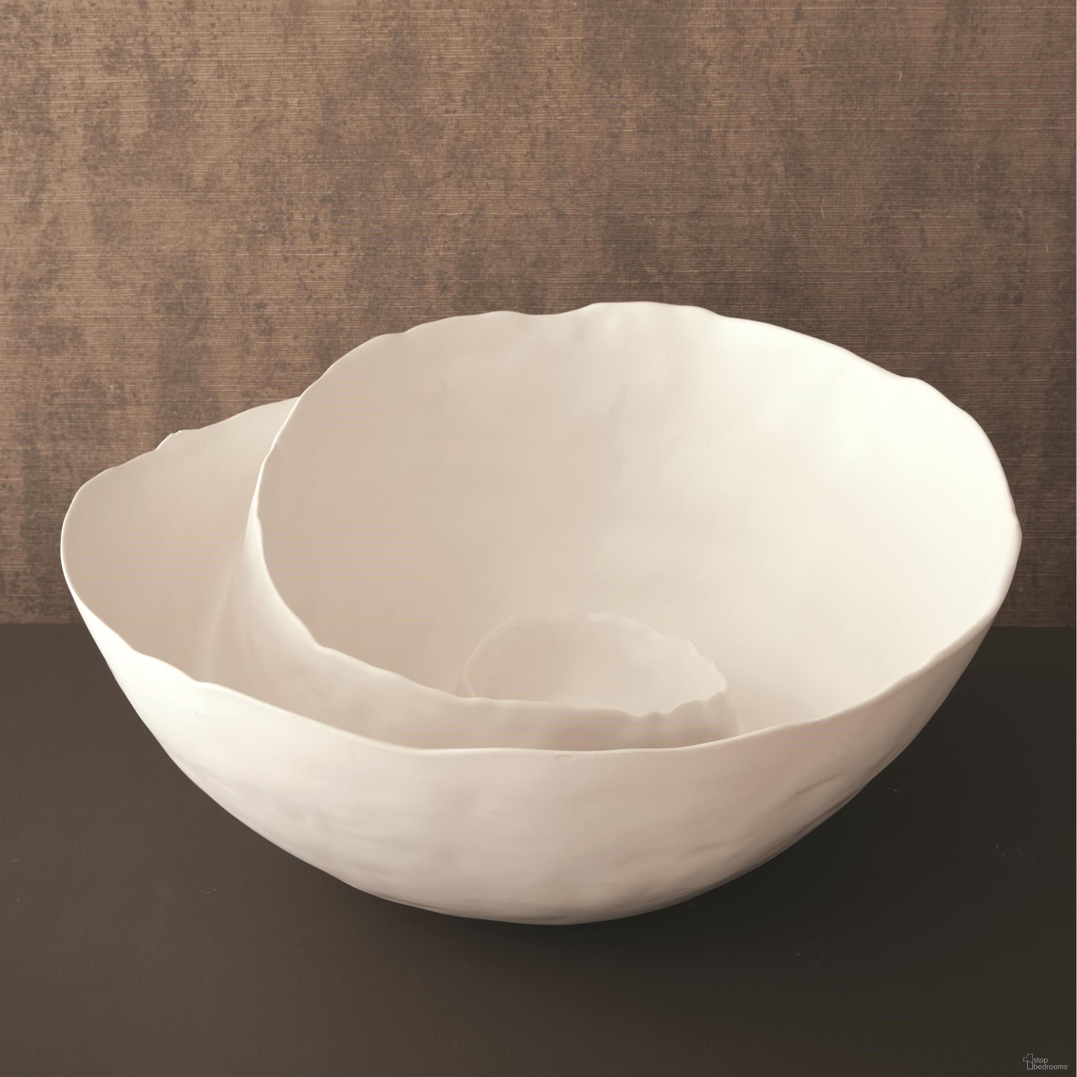 The appearance of Spiral Bowl In Matte White designed by Global Views in the modern / contemporary interior design. This white piece of furniture  was selected by 1StopBedrooms from Spiral Collection to add a touch of cosiness and style into your home. Sku: 710371. Material: Ceramic.