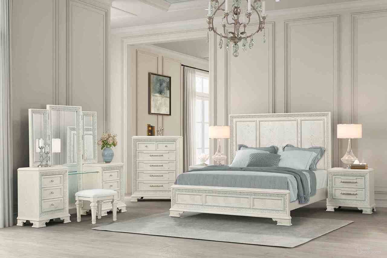 The appearance of Stella Mia Panel Bedroom Set In Creamy White designed by Furniture of America in the traditional interior design. This creamy white piece of furniture  was selected by 1StopBedrooms from Stella Mia Collection to add a touch of cosiness and style into your home. Sku: FM70000WH-Q-FB;FM70000WH-Q-HB-W;FM70000WH-R;FM70000WH-N. Bed Size: King. Material: Ash.