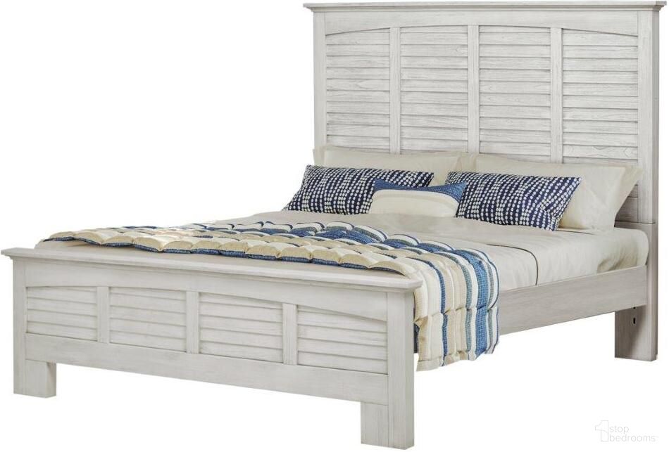 The appearance of Surfside King Bed In White designed by Sea Winds Trading in the transitional interior design. This white piece of furniture was selected by 1StopBedrooms from Surfside Collection to add a touch of cosiness and style into your home. Sku: B277KBED-WW. Bed Type: Panel Bed. Material: Wood. Bed Size: King.