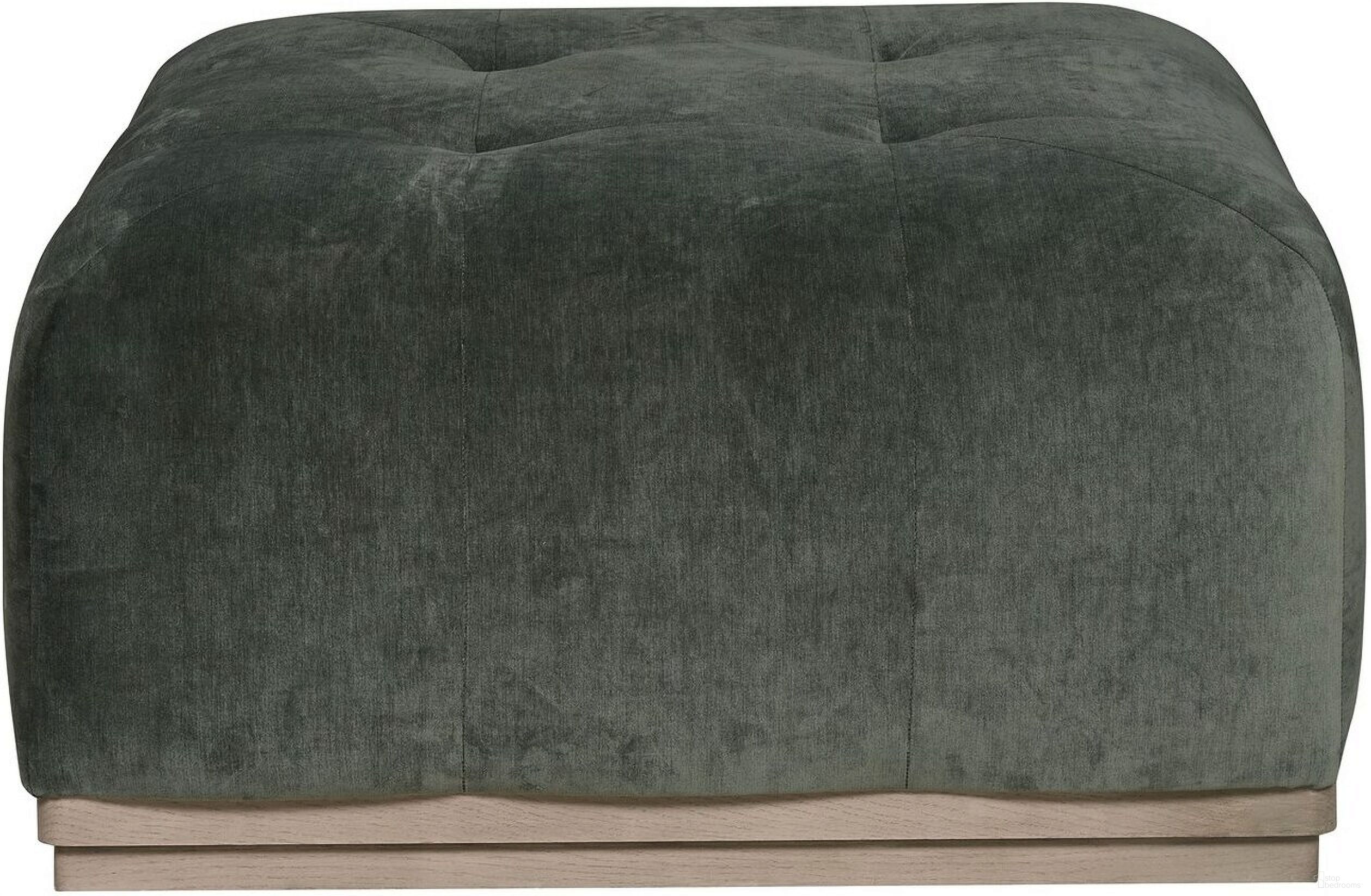 The appearance of Thom Filicia Home Denison Bumper In Green and Tan designed by Vanguard Furniture in the transitional interior design. This green and tan piece of furniture was selected by 1StopBedrooms from Thom Filicia Home Collection to add a touch of cosiness and style into your home. Sku: 9093-B_450793_PebblePath. Material: Oak.