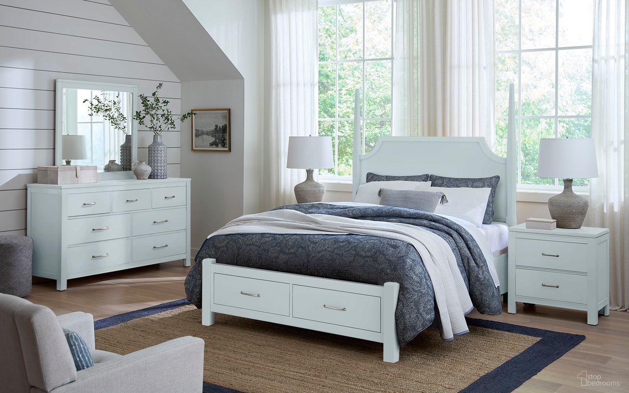 The appearance of Tide and Timber Pencil Poster Bedroom Set With Footboard Storage In Blue designed by Vaughan Bassett in the traditional interior design. This blue piece of furniture was selected by 1StopBedrooms from Tide and Timber Collection to add a touch of cosiness and style into your home. Sku: 835-558;835-050B;835-502;TT-555T;835-227. Bed Size: King. Material: Solid Wood.