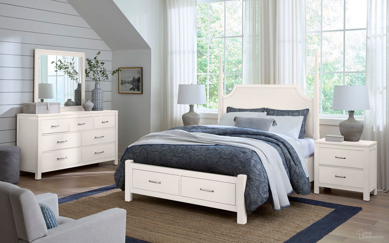The appearance of Tide and Timber Pencil Poster Bedroom Set With Footboard Storage In Cream designed by Vaughan Bassett in the traditional interior design. This cream piece of furniture  was selected by 1StopBedrooms from Tide and Timber Collection to add a touch of cosiness and style into your home. Sku: 834-558;834-050B;834-502;TT-555T;834-227. Bed Size: King. Material: Solid Wood.