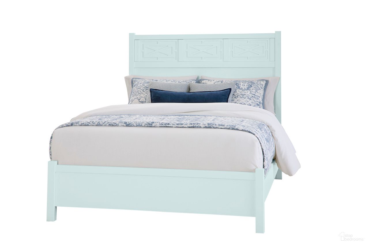 The appearance of Tide and Timber Queen Fretwork Bed In Blue designed by Vaughan Bassett in the traditional interior design. This blue piece of furniture was selected by 1StopBedrooms from Tide and Timber Collection to add a touch of cosiness and style into your home. Sku: 835-557;835-755;835-922. Bed Type: Panel Bed. Bed Size: Queen. Material: Solid Wood.
