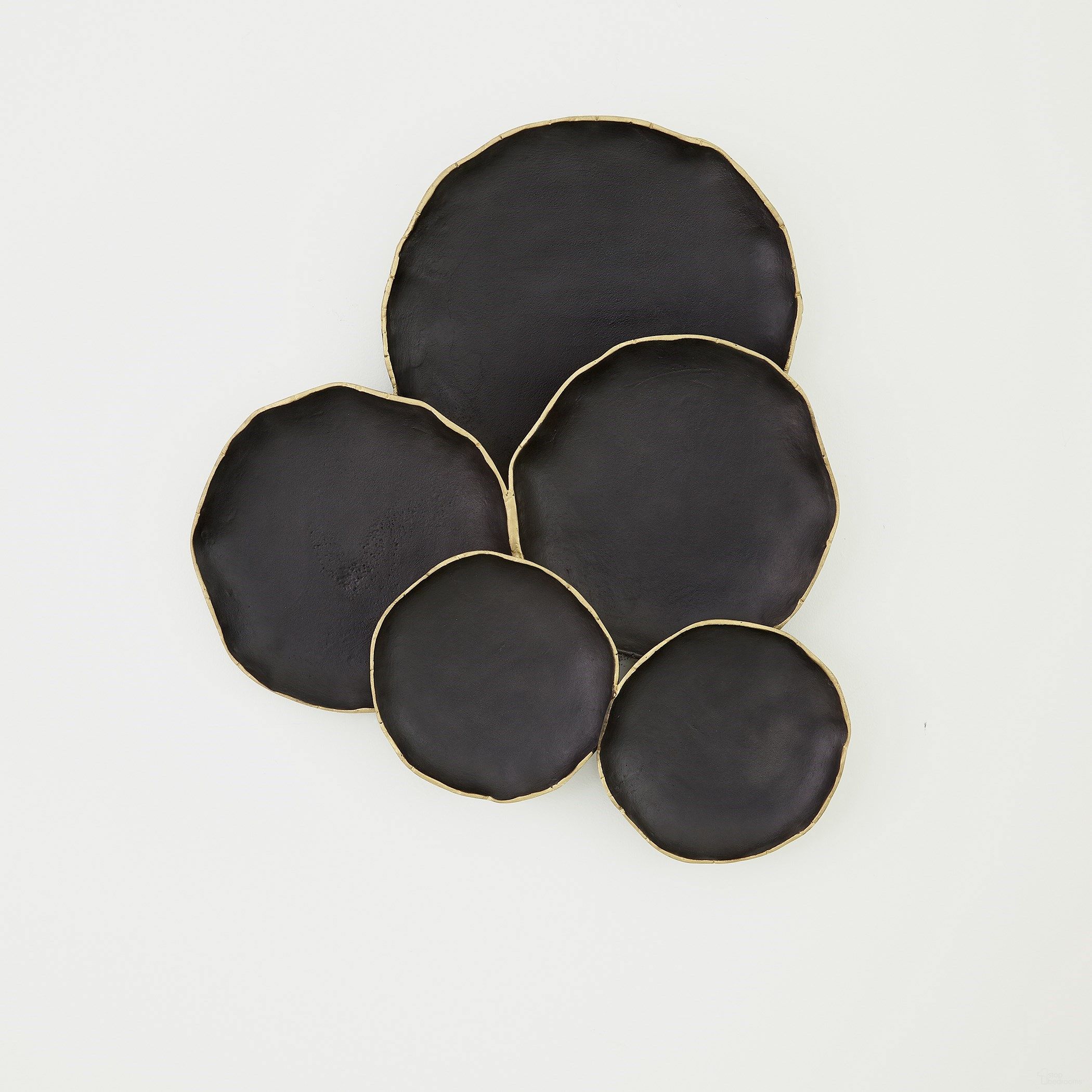 The appearance of Tipped Edge 5 Cluster Wall Decor In Black designed by Global Views in the modern / contemporary interior design. This black piece of furniture was selected by 1StopBedrooms from Tipped Collection to add a touch of cosiness and style into your home. Sku: 791525. Material: Aluminum.