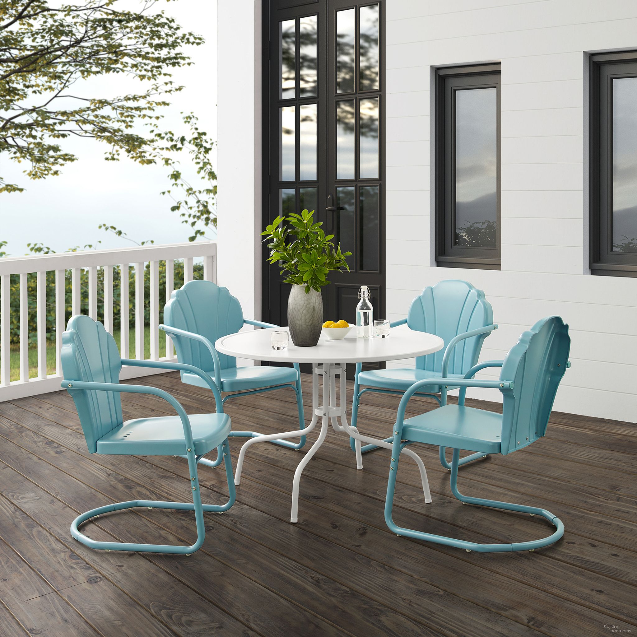 The appearance of Tulip 5 Piece Retro Outdoor Dining Set In Pastel Blue Satin and White Satin designed by Crosley Brands in the transitional interior design. This blue piece of furniture was selected by 1StopBedrooms from Tulip Collection to add a touch of cosiness and style into your home. Sku: CO1012A-WH;CO1029-BL;CO1029-BL. Material: Steel.