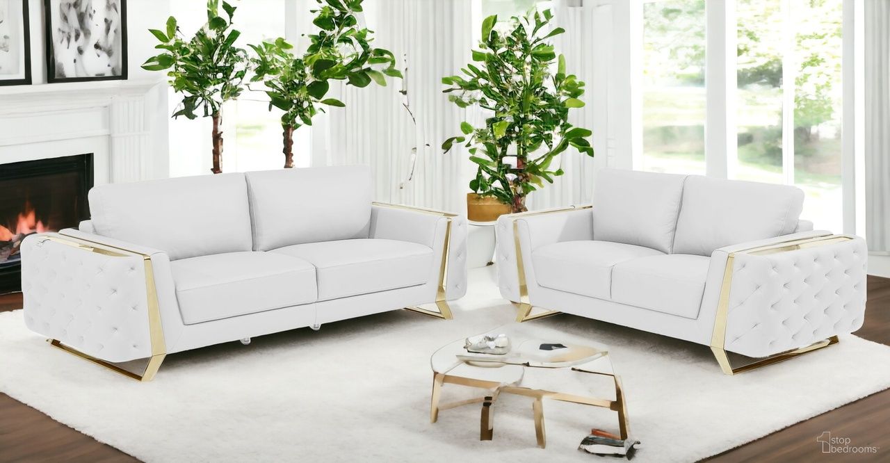 The appearance of Two Piece Indoor Italian Leather Five Person Seating Set In White designed by Homeroots in the modern / contemporary interior design. This white piece of furniture was selected by 1StopBedrooms from to add a touch of cosiness and style into your home. Sku: 518561. Material: Genuine Leather.
