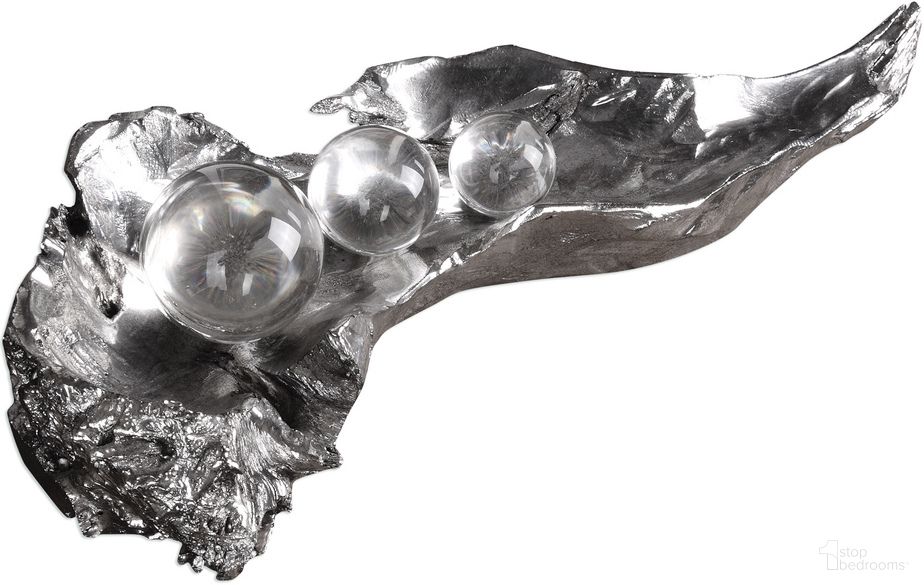The appearance of Uttermost Three Peas In A Pod Metallic Sculpture designed by Uttermost in the modern / contemporary interior design. This gray piece of furniture was selected by 1StopBedrooms from Three Peas In A Pod Collection to add a touch of cosiness and style into your home. Sku: 20134. Material: Resin.