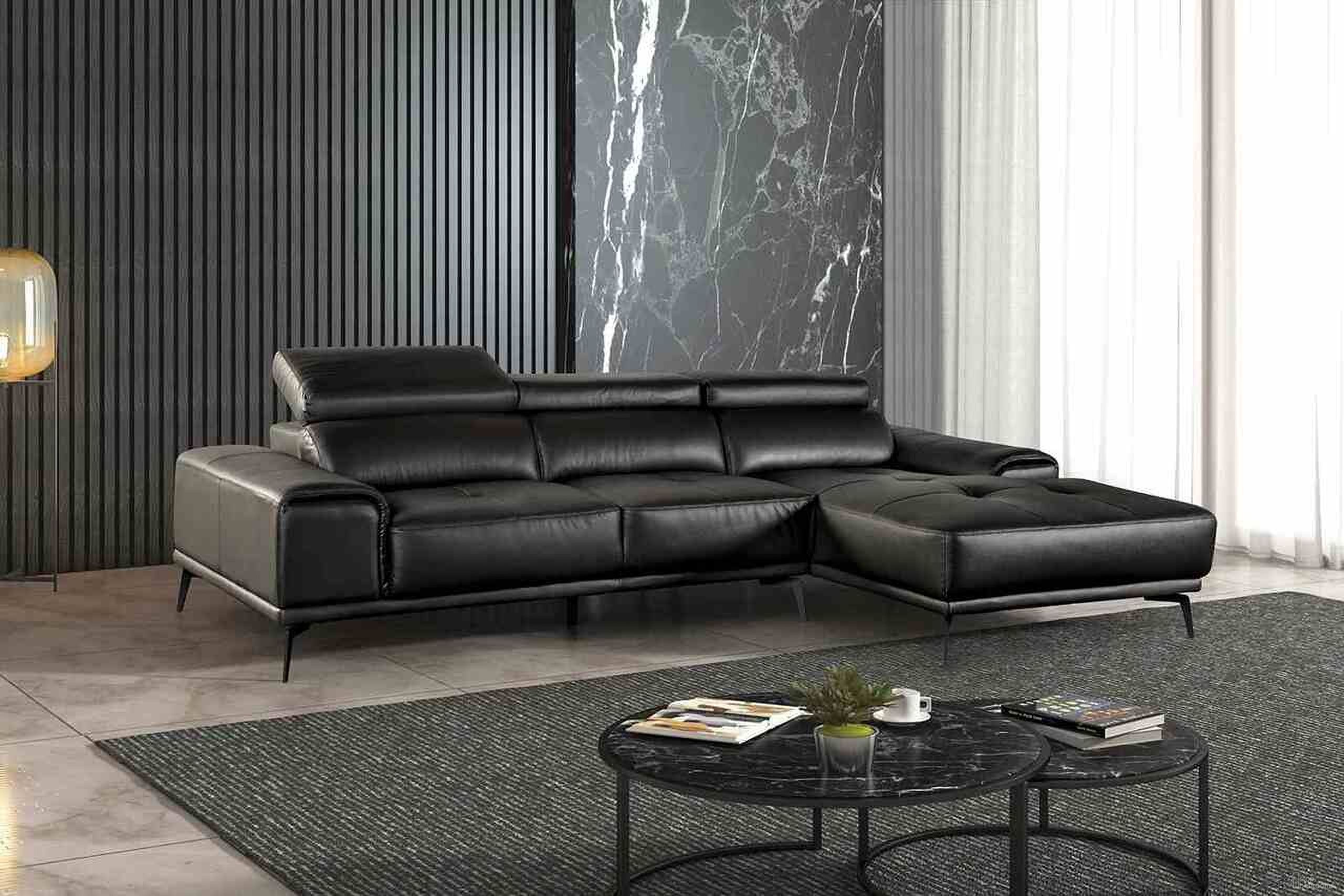 The appearance of Vadso Right Chaise Sectional In Black designed by Furniture of America in the modern / contemporary interior design. This black piece of furniture was selected by 1StopBedrooms from Vadso Collection to add a touch of cosiness and style into your home. Sku: FM69005BK-LLV;FM69005BK-RCE. Material: Leather.