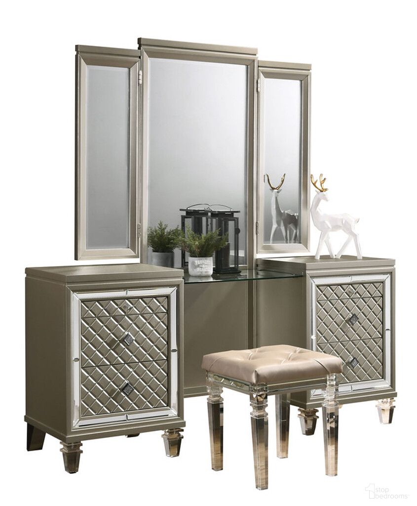 The appearance of Venetian Vanity with Jewelry Hangers In Champagne Silver designed by Best Quality Furniture in the glam interior design. This champagne silver piece of furniture was selected by 1StopBedrooms from Venetian Collection to add a touch of cosiness and style into your home. Sku: VEN-VL;VEN-VR;VEN-VM. Material: Textured.