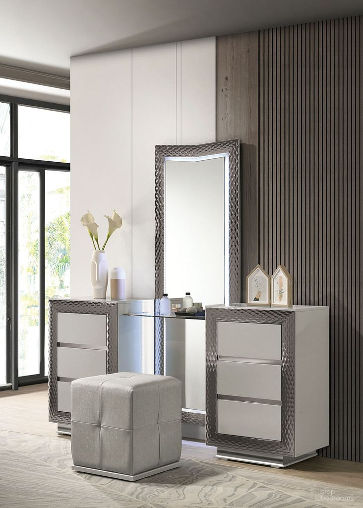 The appearance of Ventnor Vanity designed by Furniture of America in the modern / contemporary interior design. This piece of furniture was selected by 1StopBedrooms from Ventnor Collection to add a touch of cosiness and style into your home. Sku: FM7251GY-V-1;FM7251GY-V-2;FM7251GY-V-3. Material: Fabric.