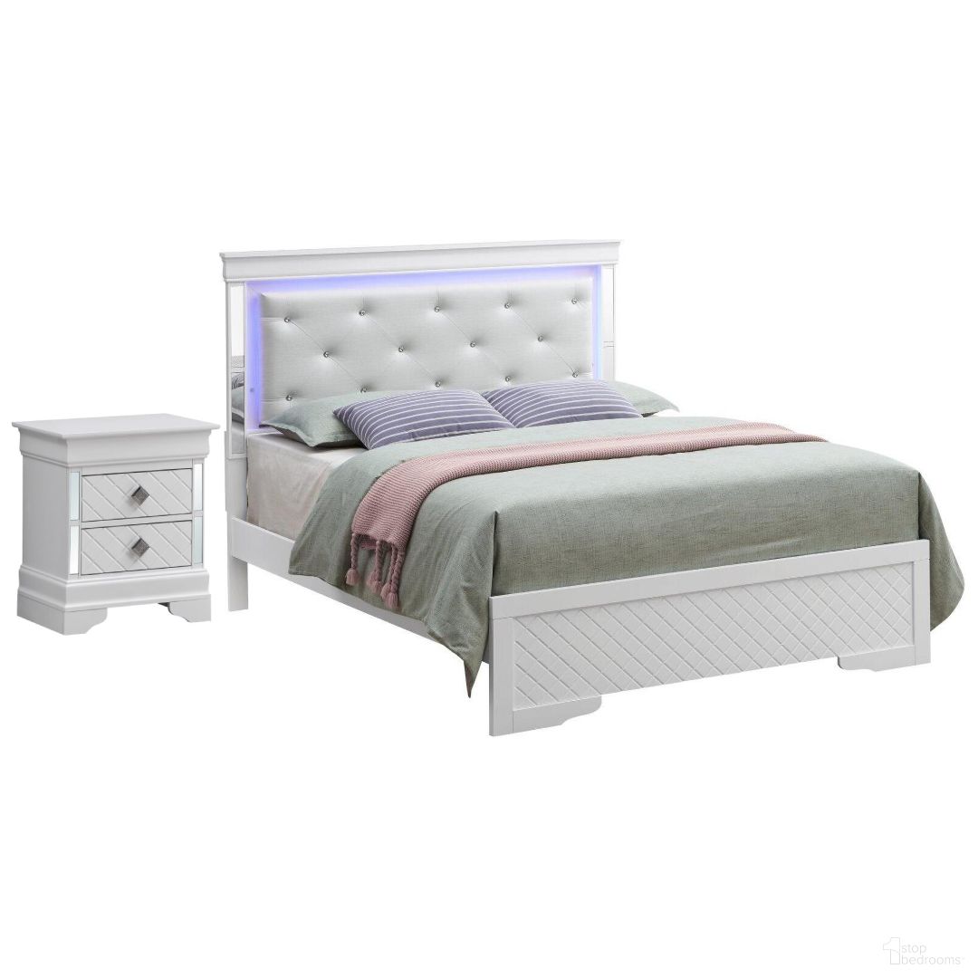 The appearance of Verona Panel Bedroom Set In White designed by Glory in the modern / contemporary interior design. This white piece of furniture was selected by 1StopBedrooms from Verona Collection to add a touch of cosiness and style into your home. Sku: G6790C-QB3;G6790-N. Bed Size: King. Material: Wood Veneer.