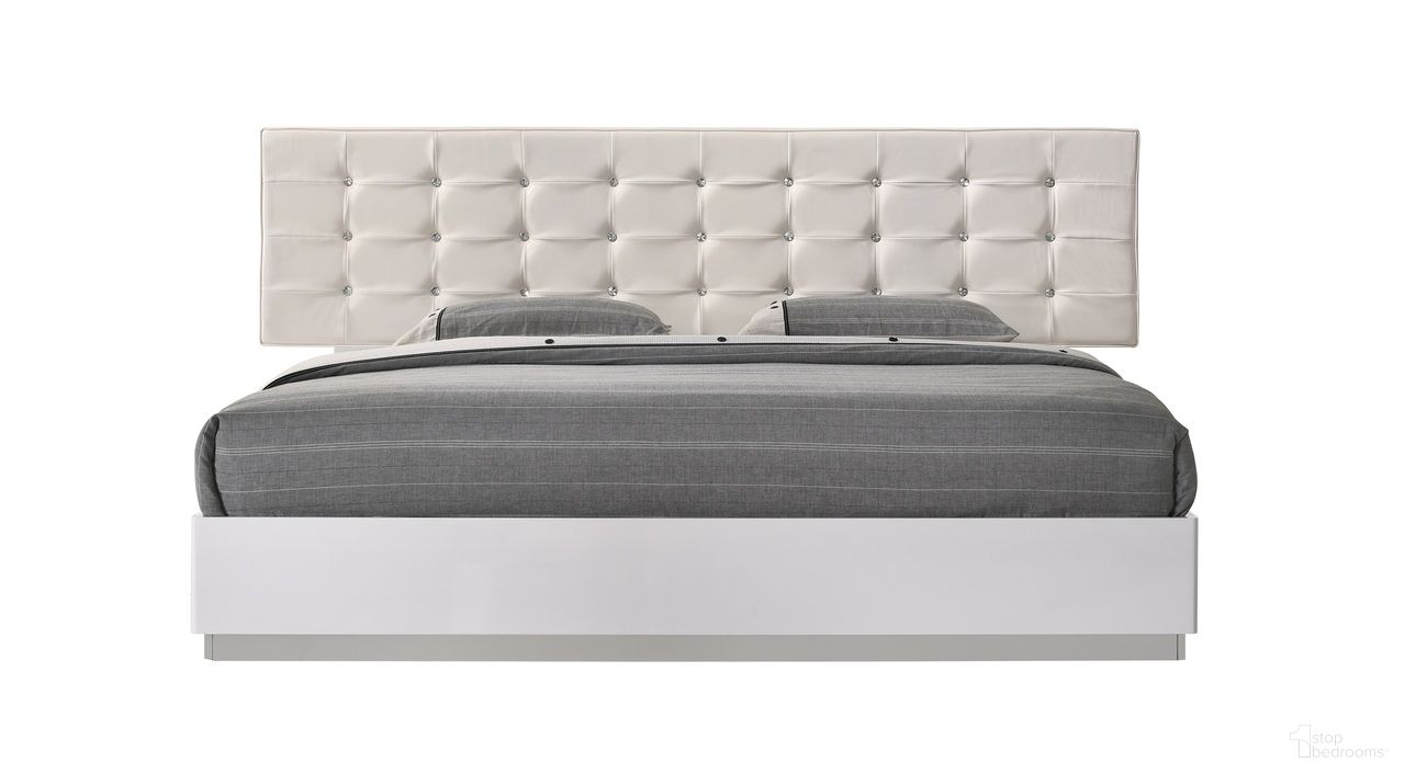 The appearance of Verona White Lacquer Full Platform Bed designed by J&M in the modern / contemporary interior design. This white piece of furniture was selected by 1StopBedrooms from Verona Collection to add a touch of cosiness and style into your home. Sku: 17688-F. Bed Type: Platform Bed. Material: Wood. Bed Size: Full.