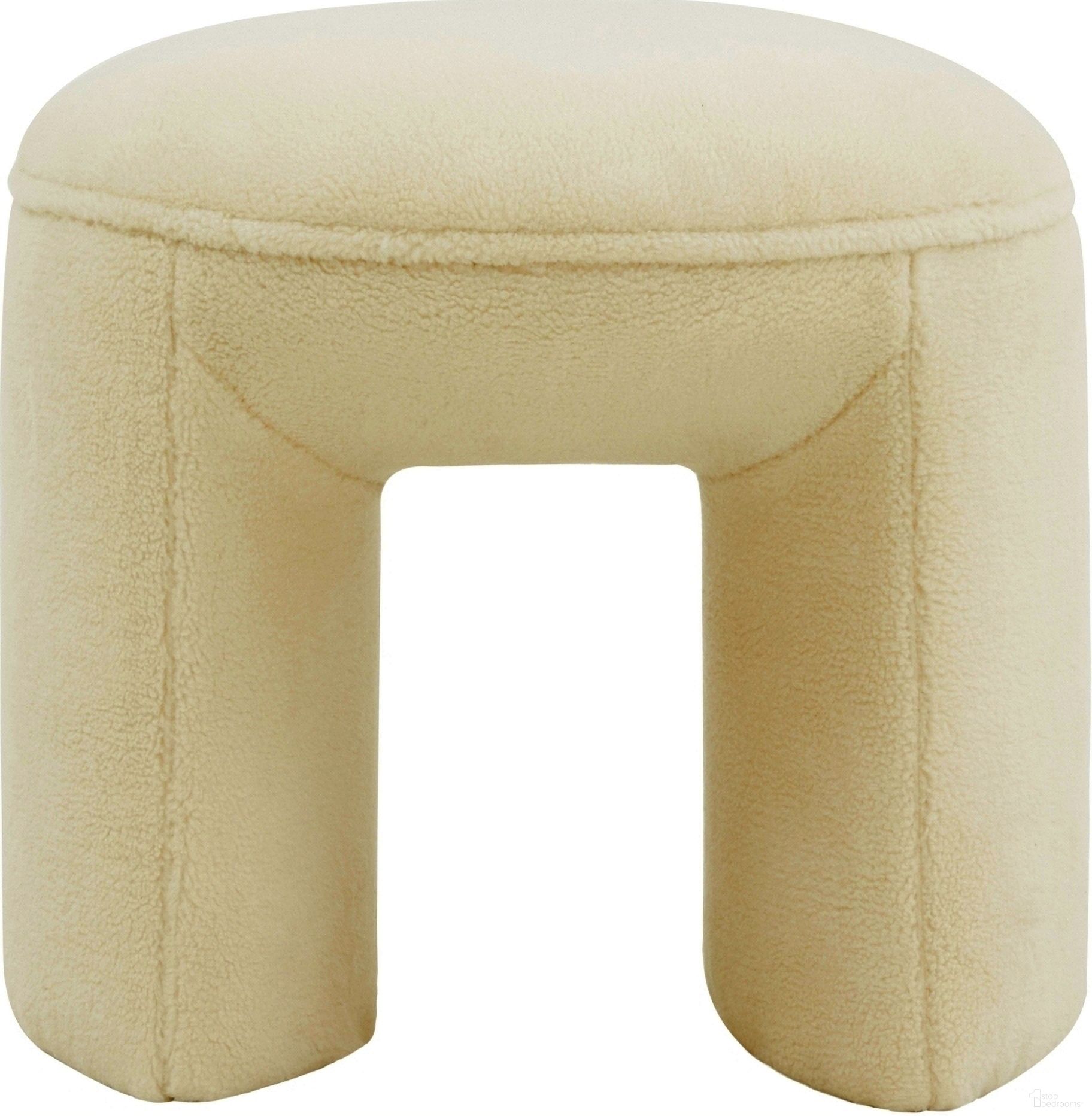 The appearance of Vivie Faux Shearling Ottoman In Ivory designed by Safavieh Couture in the modern / contemporary interior design. This ivory piece of furniture was selected by 1StopBedrooms from Vivie Collection to add a touch of cosiness and style into your home. Sku: SFV4809A. Material: Wood.