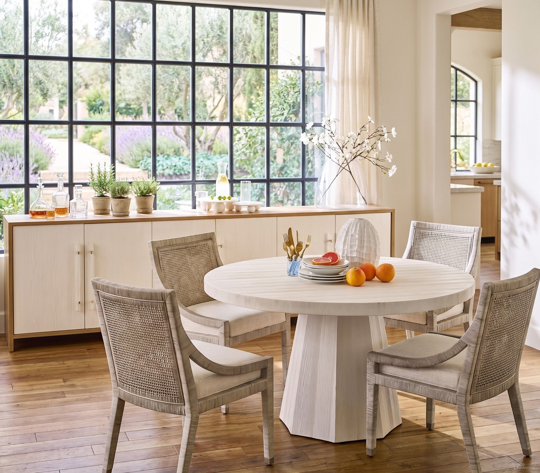 Weekender Mackinaw Round Dining Room Set In White Sand