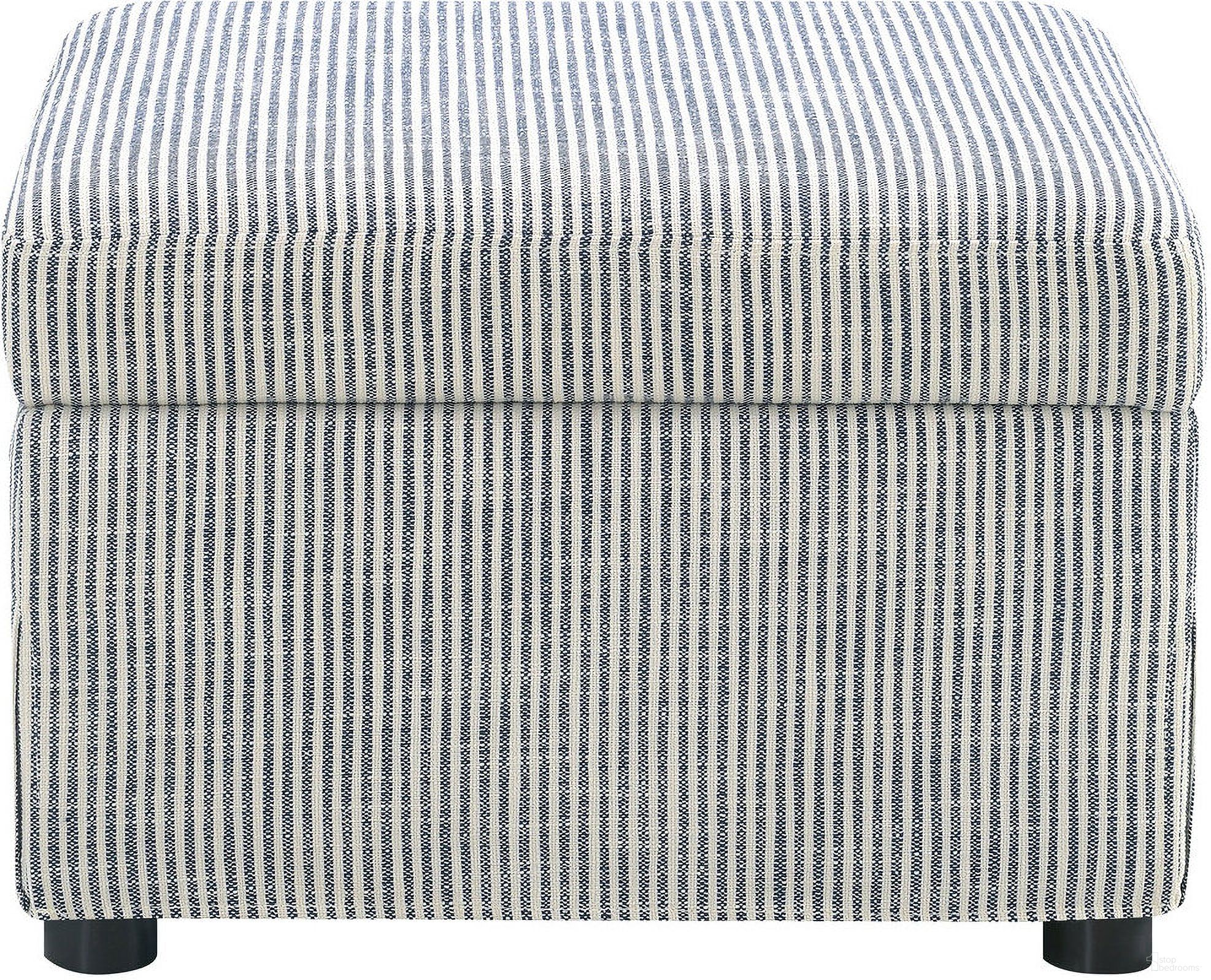 The appearance of Winter Upholstered Hydraulic Lift Top Storage Ottoman In Grey designed by Coaster in the transitional interior design. This grey piece of furniture was selected by 1StopBedrooms from Winter Collection to add a touch of cosiness and style into your home. Sku: 904138. Material: Polyester.