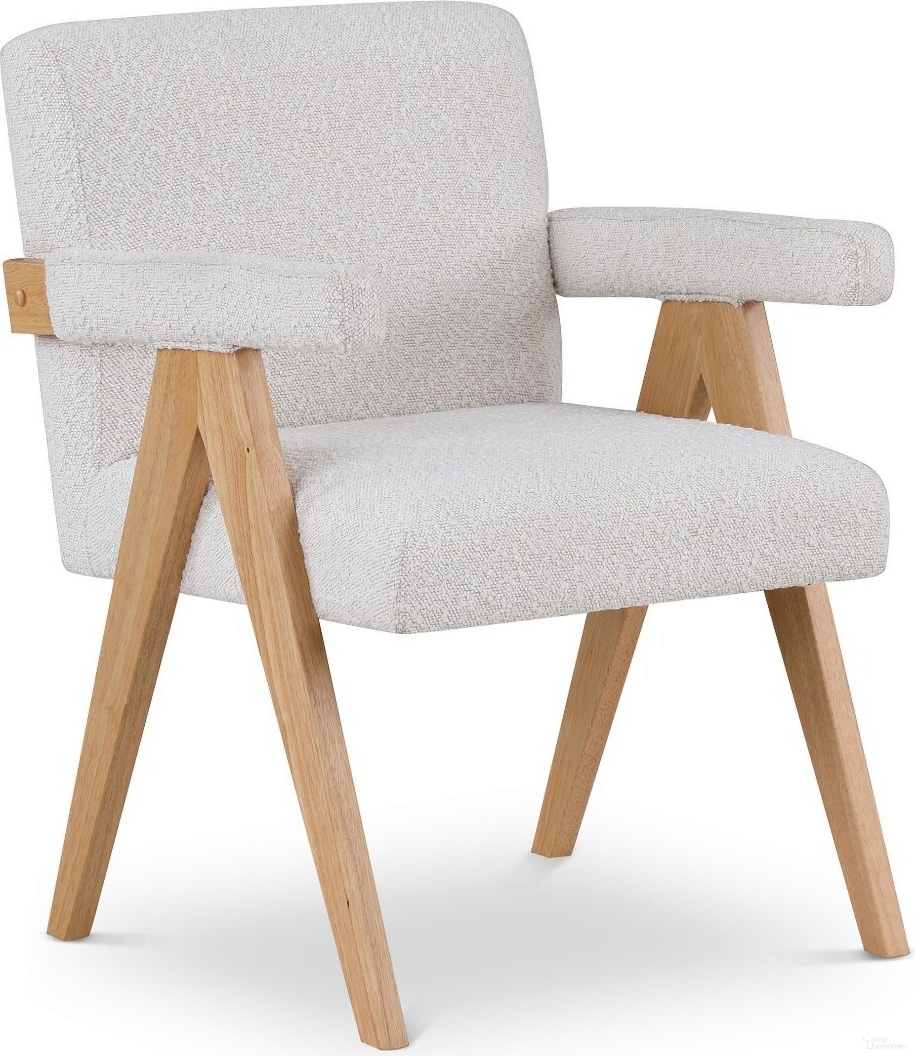 The appearance of Woodloch Boucle Fabric Accent Chair In Cream/Natural designed by Meridian in the transitional interior design. This cream piece of furniture was selected by 1StopBedrooms from Woodloch Collection to add a touch of cosiness and style into your home. Sku: 480Cream. Material: Boucle.