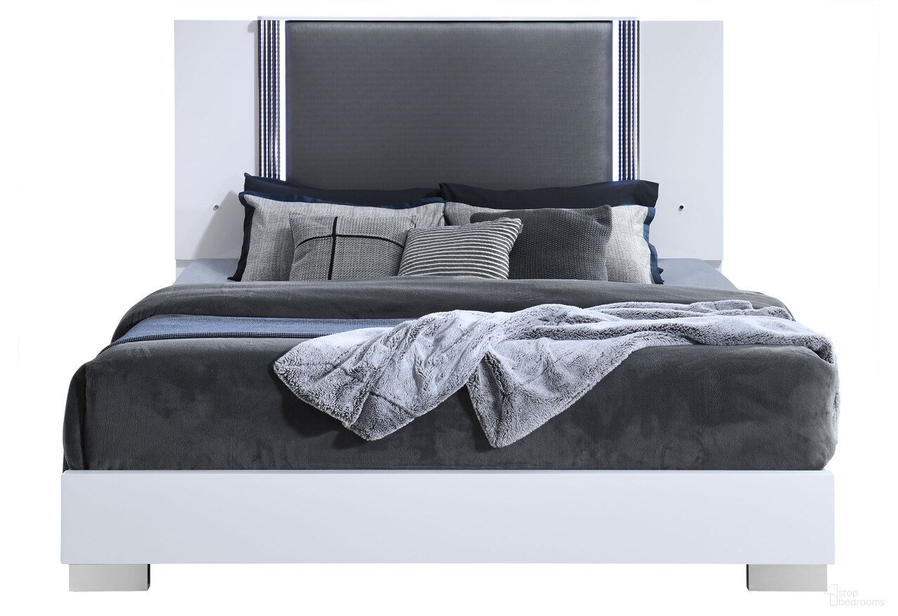 The appearance of Ylime King Bed with LED Fully Slatted In Smooth White designed by Global Furniture USA in the modern / contemporary interior design. This smooth white piece of furniture was selected by 1StopBedrooms from Ylime Collection to add a touch of cosiness and style into your home. Sku: YLIME-SMOOTH WHITE-KB-SR/SLATS-N;YLIME-SMOOTH WHITE-KB-HB/FB-N. Bed Size: King. Material: Chip Board.