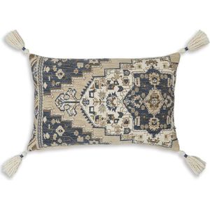The appearance of Winbury Pillow Set of 4 In Blue and White designed by Signature Design by Ashley in the interior design. This piece of furniture was selected by 1StopBedrooms from to add a touch of cosiness and style into your home. Sku: ASL-A1001035.