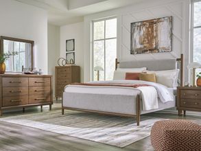 Lyncott Bedroom Set In Brown