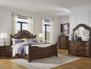 Lavinton Brown Poster Bedroom Set